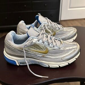 Nike Tri-D Silver vintage see the photos for details  and Gold Running Shoes